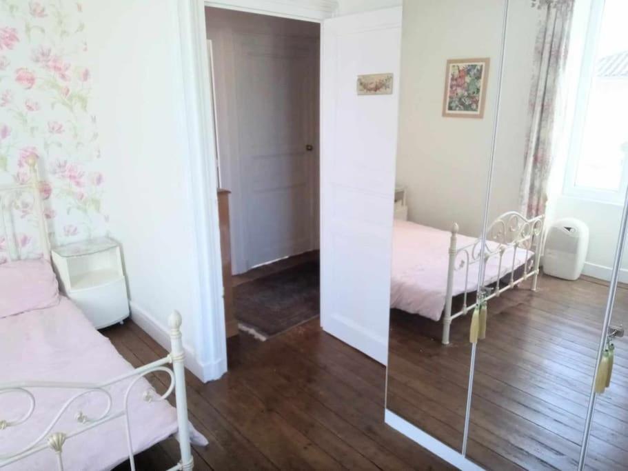 Montemboeuf Centre Town House Free Wifi Villa Bagian luar foto